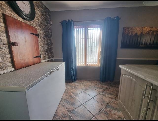 6 BEDROOM FREESTANDING FOR SALE IN HEIDERAND